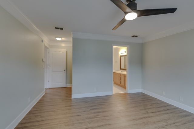 2167 Oak Hill Dr, Murfreesboro, TN 37130
