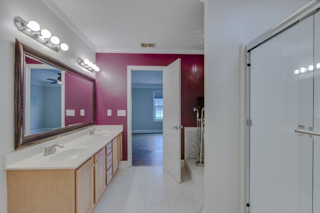 2167 Oak Hill Dr, Murfreesboro, TN 37130