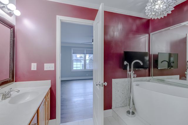 2167 Oak Hill Dr, Murfreesboro, TN 37130