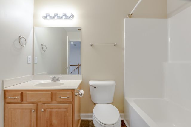 2167 Oak Hill Dr, Murfreesboro, TN 37130