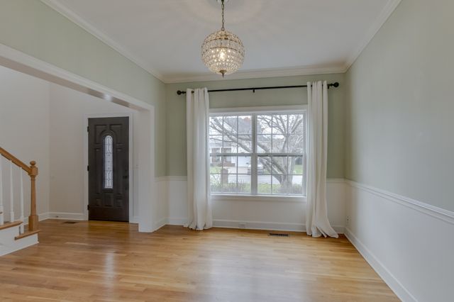 2167 Oak Hill Dr, Murfreesboro, TN 37130