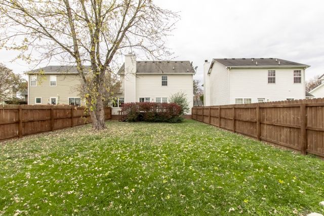 2167 Oak Hill Dr, Murfreesboro, TN 37130