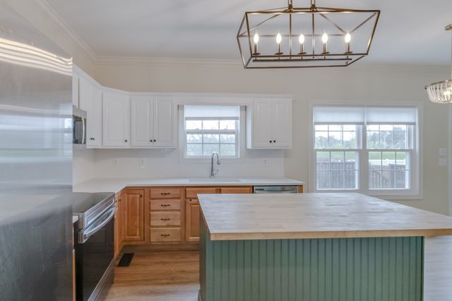 2167 Oak Hill Dr, Murfreesboro, TN 37130