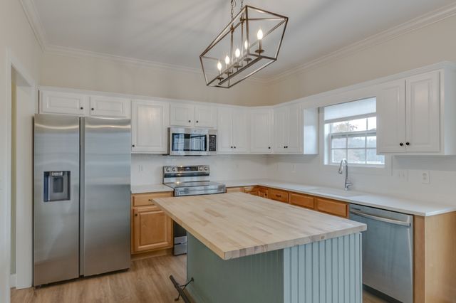 2167 Oak Hill Dr, Murfreesboro, TN 37130