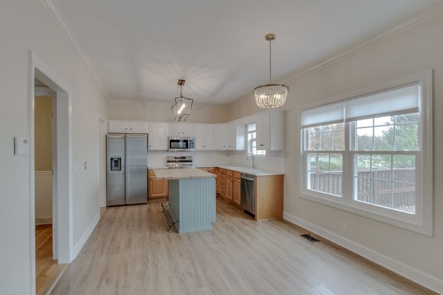 2167 Oak Hill Dr, Murfreesboro, TN 37130
