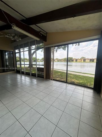 416 Briarwood Circle 224, Hollywood, FL 33024