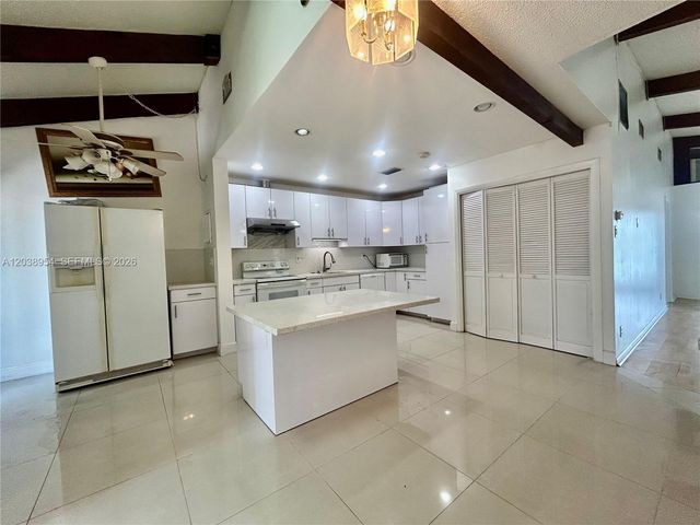 416 Briarwood Circle 224, Hollywood, FL 33024
