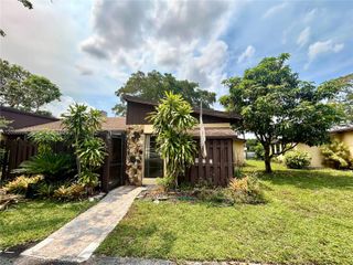 416 Briarwood Circle 224, Hollywood, FL 33024
