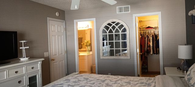 6879 Pine Crest Trail S, Cottage Grove, MN 55016