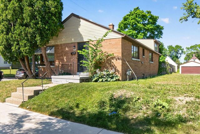 4701 N 30th STREET, Milwaukee, WI 53209