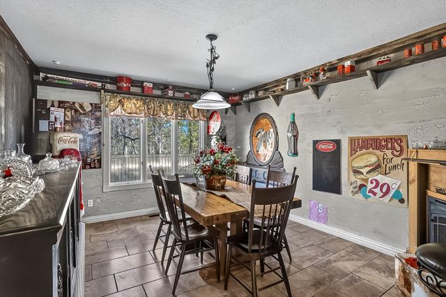 1819 Pleasant Hill Road, Seymour, MO 65746