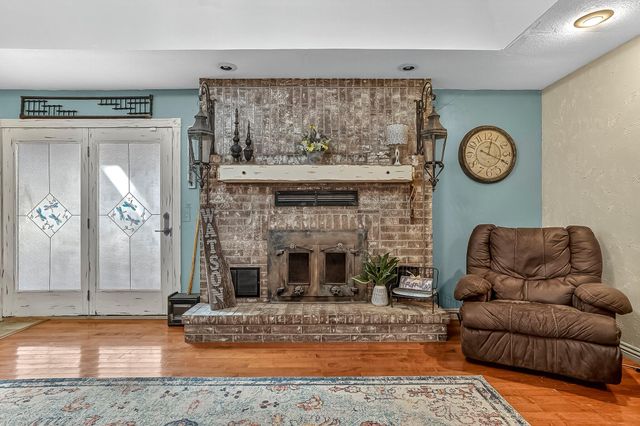 1819 Pleasant Hill Road, Seymour, MO 65746