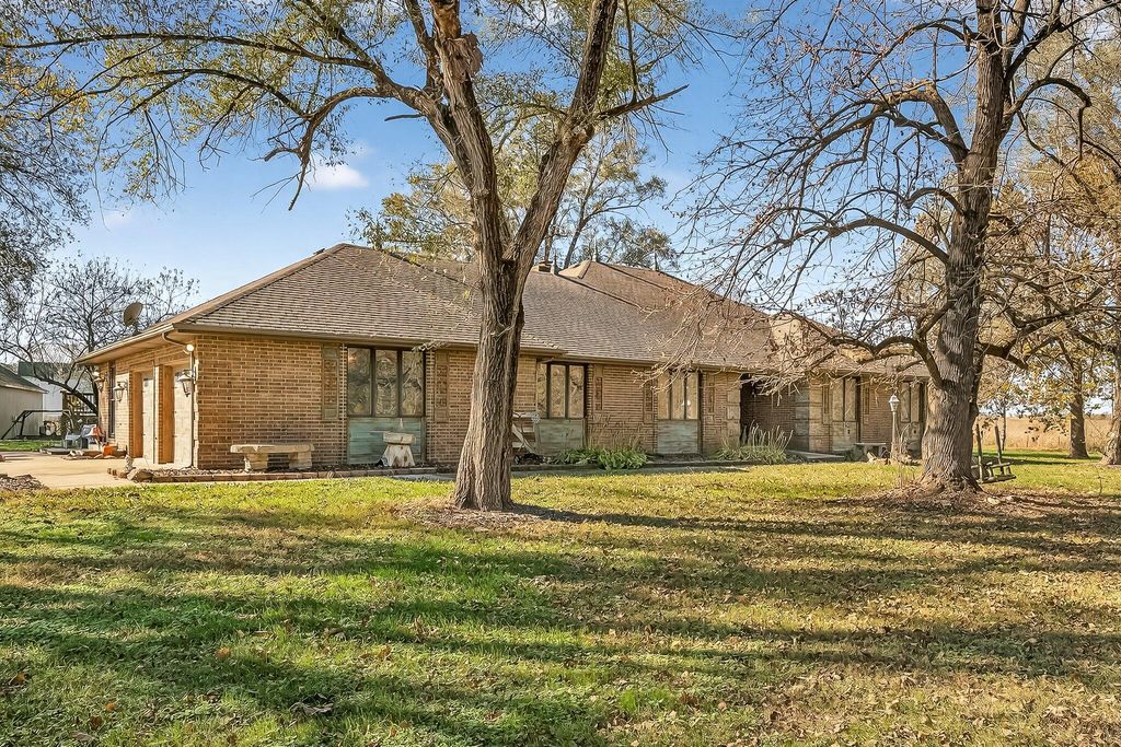 1819 Pleasant Hill Road, Seymour, MO 65746