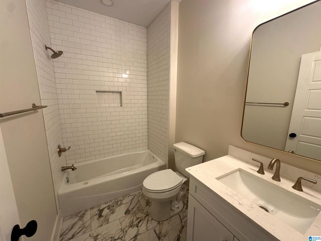 1060 OAK VALLEY DRIVE, Leeds, AL 35094