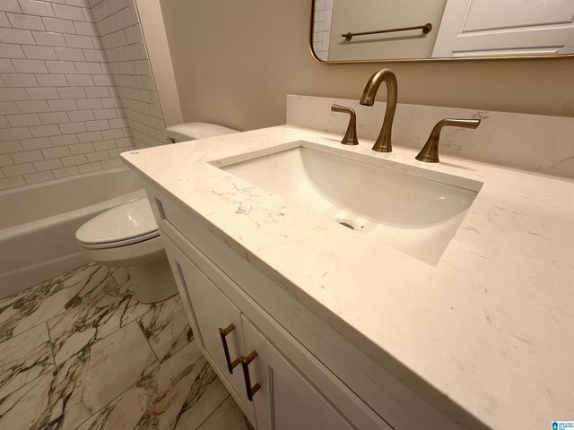 1060 OAK VALLEY DRIVE, Leeds, AL 35094