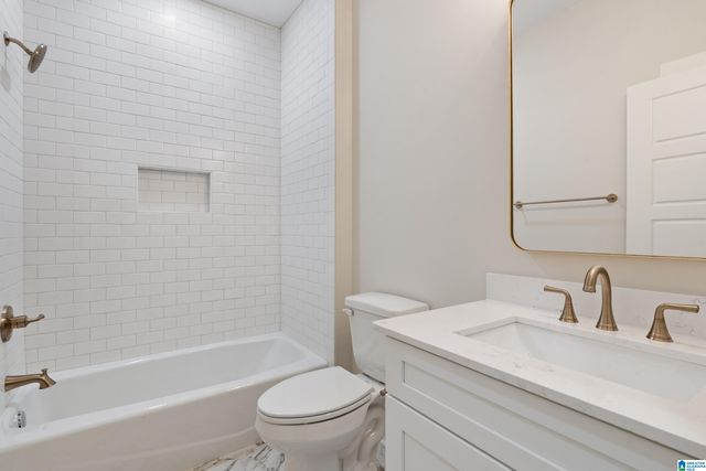 1060 OAK VALLEY DRIVE, Leeds, AL 35094