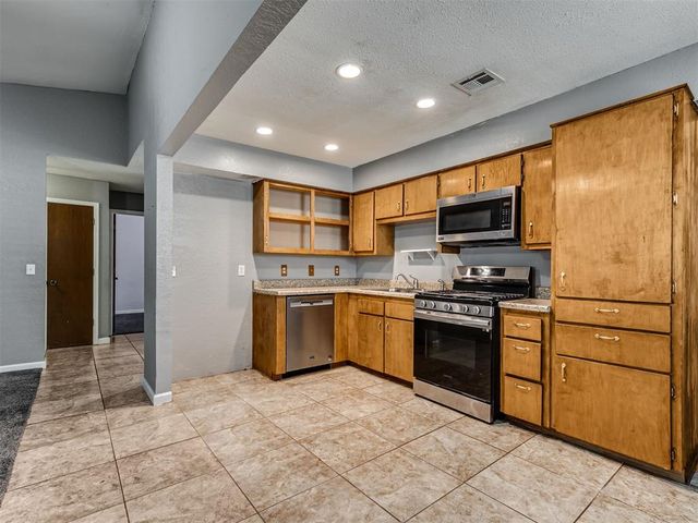 12319 SW 14th Street, Yukon, OK 73099