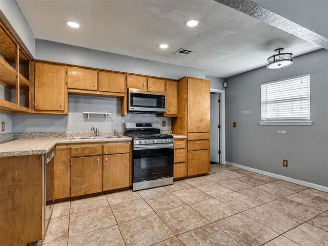 12319 SW 14th Street, Yukon, OK 73099