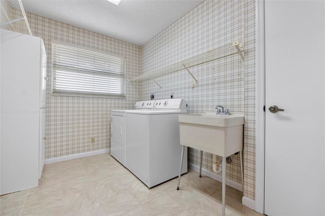 237 NW 92nd Ave, Coral Springs, FL 33071