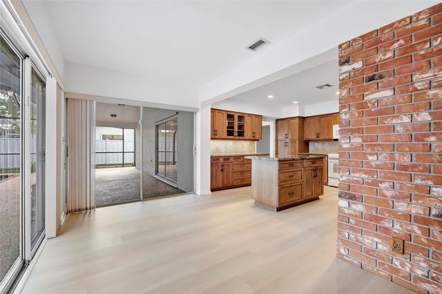 237 NW 92nd Ave, Coral Springs, FL 33071