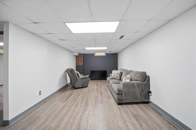 1241 Ingersoll Road, Waterloo, IA 50701