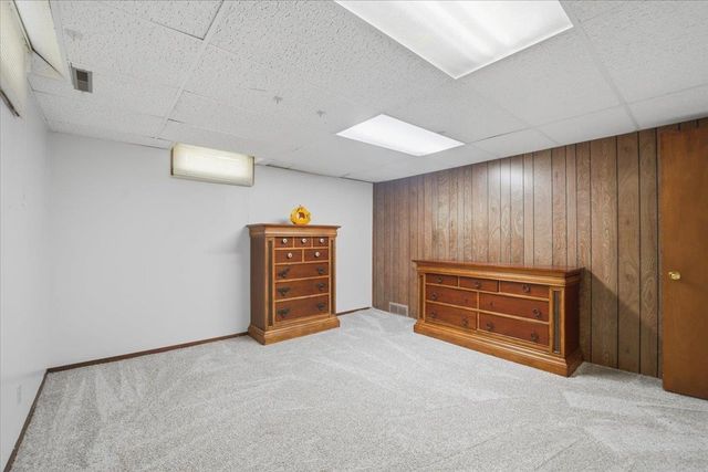 1241 Ingersoll Road, Waterloo, IA 50701