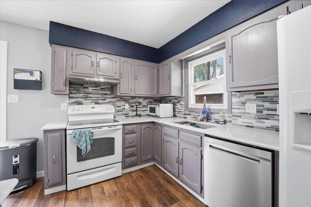 1241 Ingersoll Road, Waterloo, IA 50701