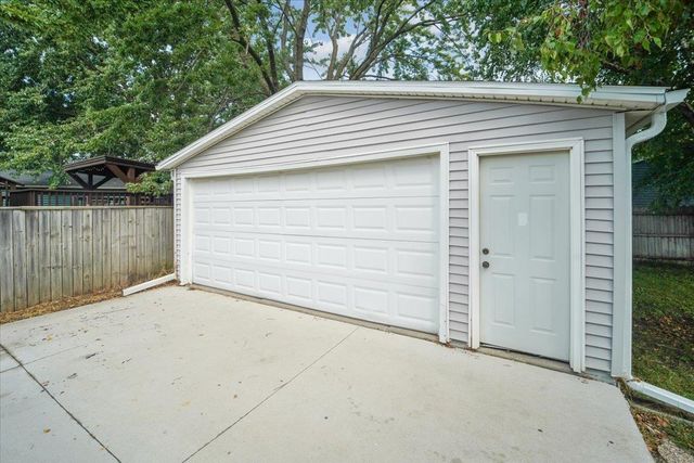 1241 Ingersoll Road, Waterloo, IA 50701