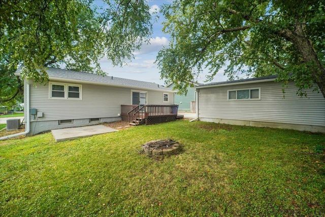 1241 Ingersoll Road, Waterloo, IA 50701