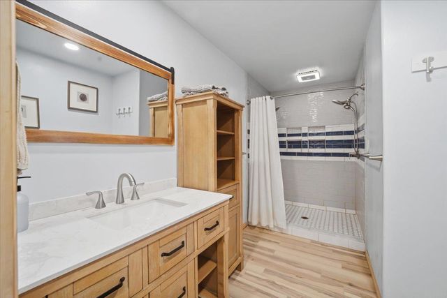 1241 Ingersoll Road, Waterloo, IA 50701