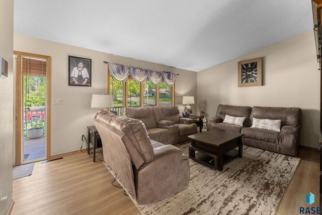3525 S Matthew Dr Drive, Sioux Falls, SD 57103