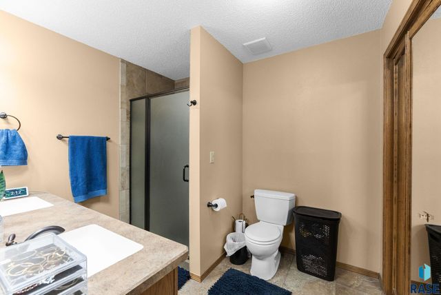 3525 S Matthew Dr Drive, Sioux Falls, SD 57103