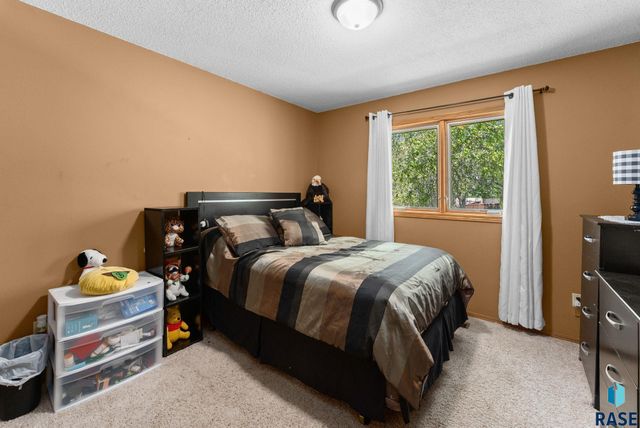 3525 S Matthew Dr Drive, Sioux Falls, SD 57103