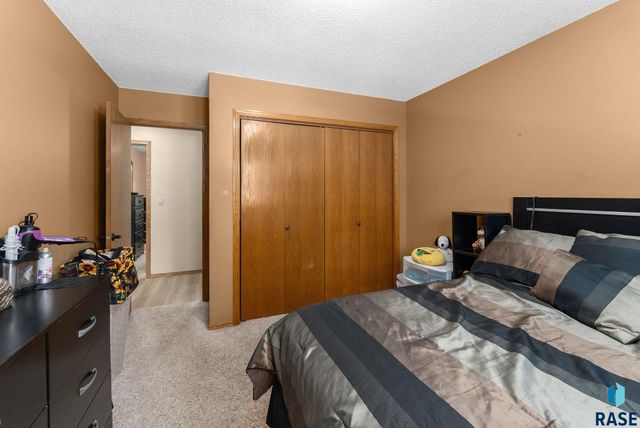 3525 S Matthew Dr Drive, Sioux Falls, SD 57103