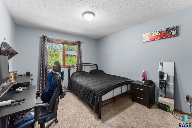 3525 S Matthew Dr Drive, Sioux Falls, SD 57103