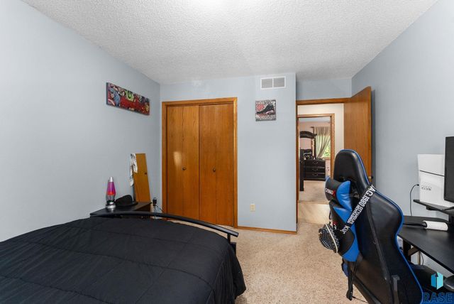 3525 S Matthew Dr Drive, Sioux Falls, SD 57103