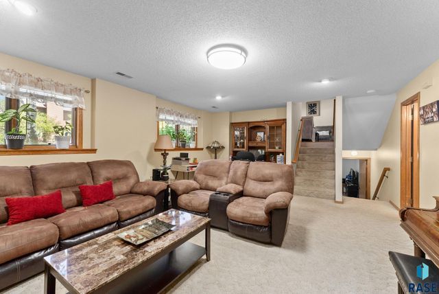3525 S Matthew Dr Drive, Sioux Falls, SD 57103