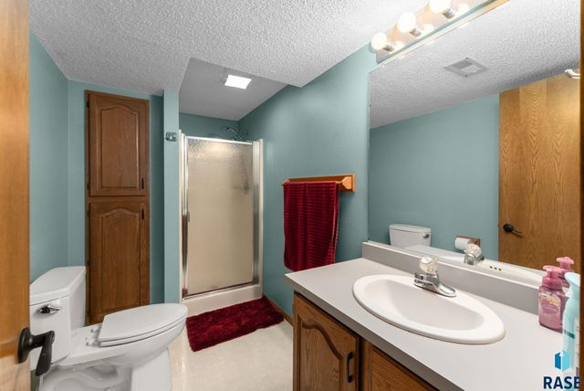 3525 S Matthew Dr Drive, Sioux Falls, SD 57103