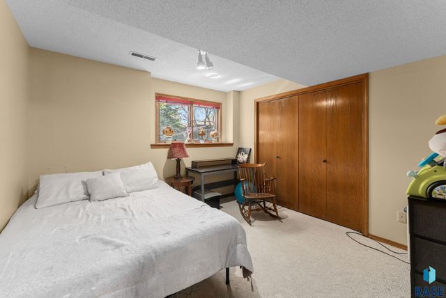3525 S Matthew Dr Drive, Sioux Falls, SD 57103