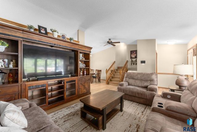 3525 S Matthew Dr Drive, Sioux Falls, SD 57103