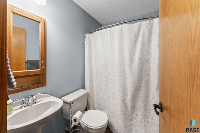 3525 S Matthew Dr Drive, Sioux Falls, SD 57103