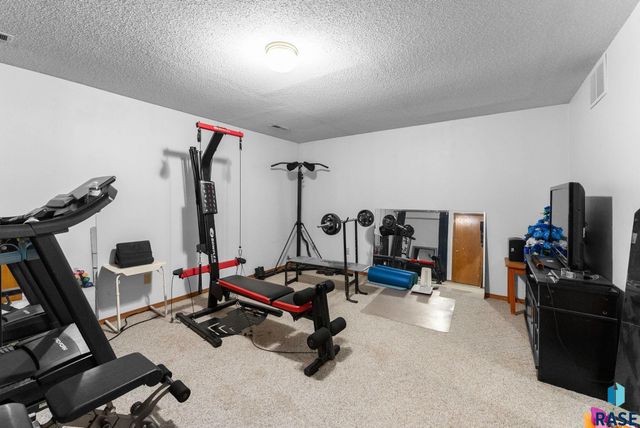 3525 S Matthew Dr Drive, Sioux Falls, SD 57103