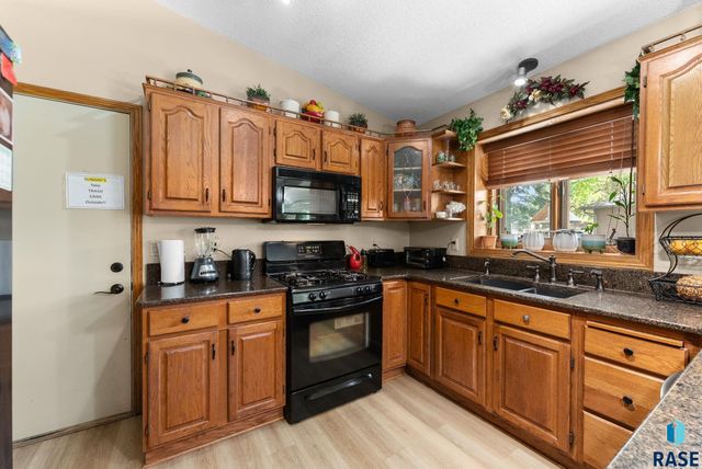3525 S Matthew Dr Drive, Sioux Falls, SD 57103