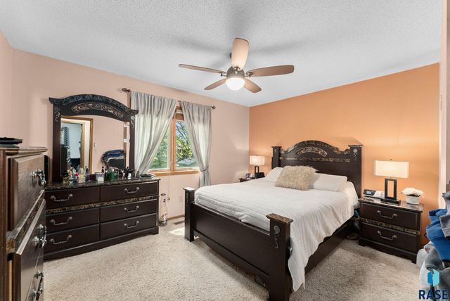 3525 S Matthew Dr Drive, Sioux Falls, SD 57103