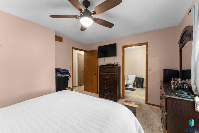 3525 S Matthew Dr Drive, Sioux Falls, SD 57103