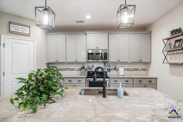 5 star moss Court, Kathleen, GA 31047