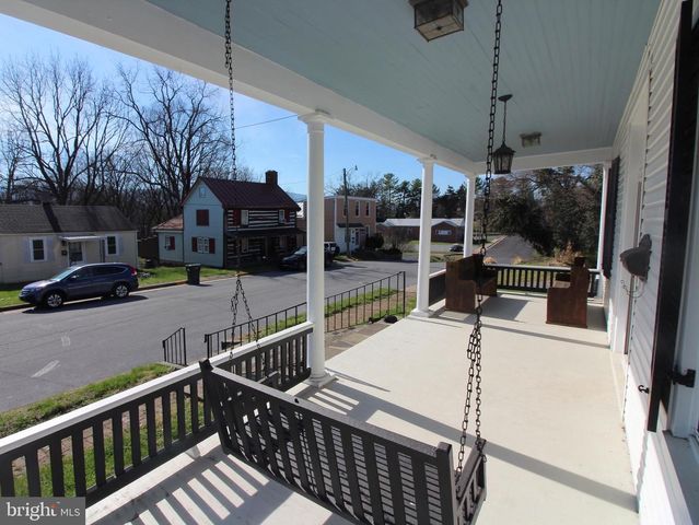 316 S MUHLENBERG ST, Woodstock, VA 22664