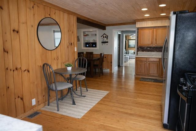 7715 N Spruce Lane, New Carlisle, IN 46552