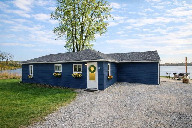 7715 N Spruce Lane, New Carlisle, IN 46552