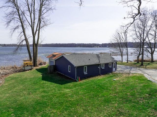 7715 N Spruce Lane, New Carlisle, IN 46552